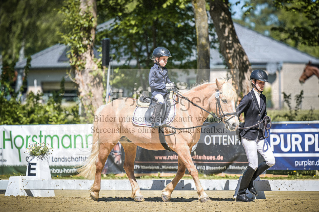 DOS_8915 | Entdecke hochwertige Reitturnierfotos von Foto Oger. Professionell, emotional und authentisch – jetzt Lieblingsmomente im Shop bestellen. - Realisiert mit Pictrs.com