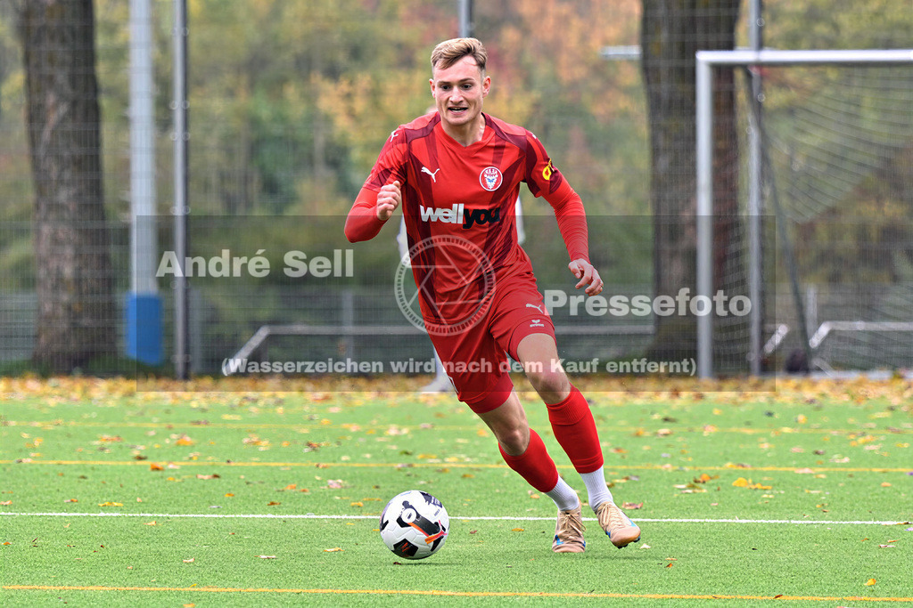 FC Kilia Kiel vs SC Rapid Lübeck | Marc Schwabe (Kilia #17) / Fußball-Oberliga Männer 2026/2027 / FC Kilia Kiel vs SC Rapid Lübeck / Kilia Sportplatz / Kiel / 24.10.26 - Realisiert mit Pictrs.com