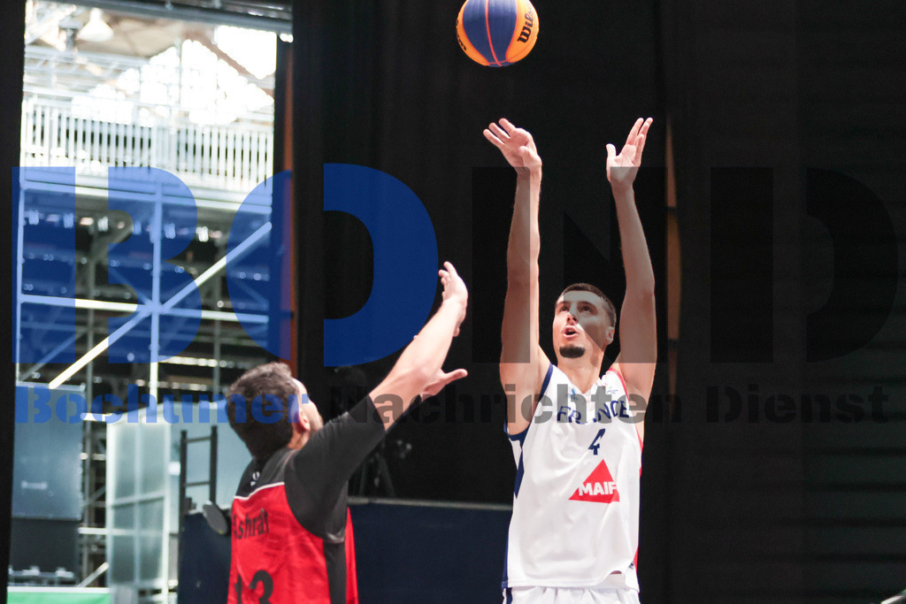 SES_TTG3X320250718-1800 | bond - Realisiert mit Pictrs.com