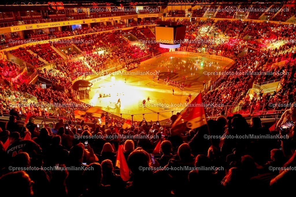 DEG12012501049 | 12.01.2025, Eishockey, Penny DEL, Düsseldorfer EG - Eisbären Berlin, PSD-BANK Dome: Feature Fans der DEG in der vollen Eishalle. Übersicht Übersichtsfoto Übersichtsbild der Spielstätte Innenansicht Zuschauer Fans Eishockeyspielfeld 