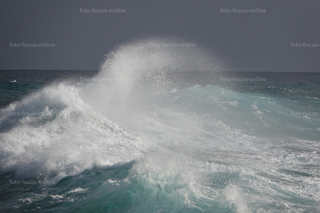 Wild waves | Atlantic breakwater