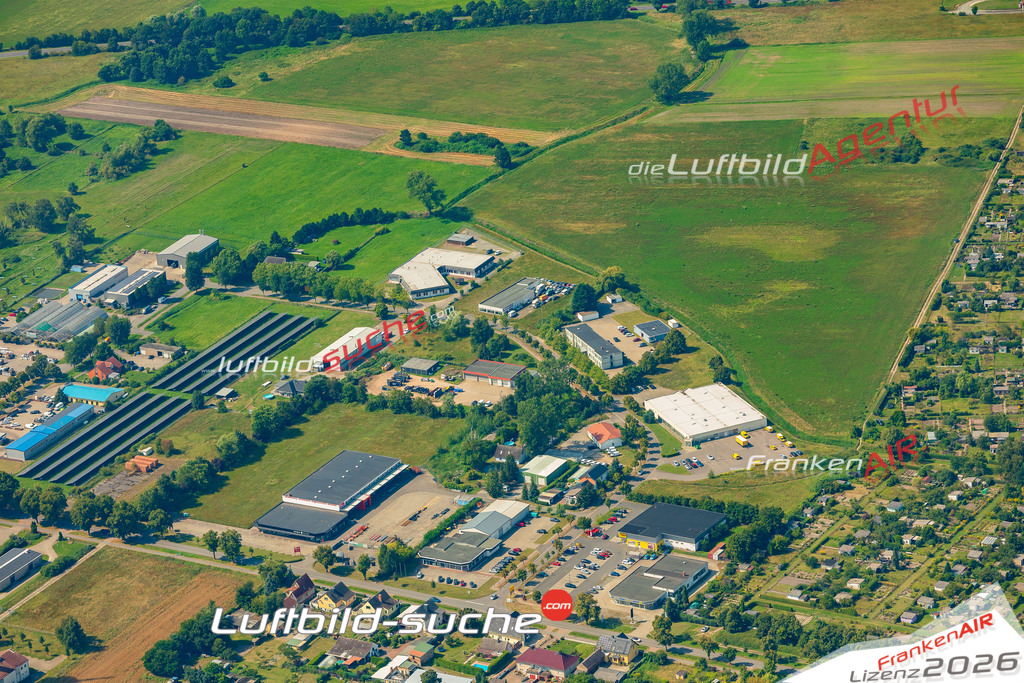 Luftbild Vs Google Maps  Gewerbegebiet  Osterburg -Das Luftbild wurde 2025 vom UL-Flugzeug heraus erstellt ( keine Drohnenluftbilder ) - Hochauflösende Luftaufnahme -Nicht vergleichbar mit Google Maps oder Satelittenbilder- Die Geschenkidee !Mit Lizenz und Bildrechte bestellbar