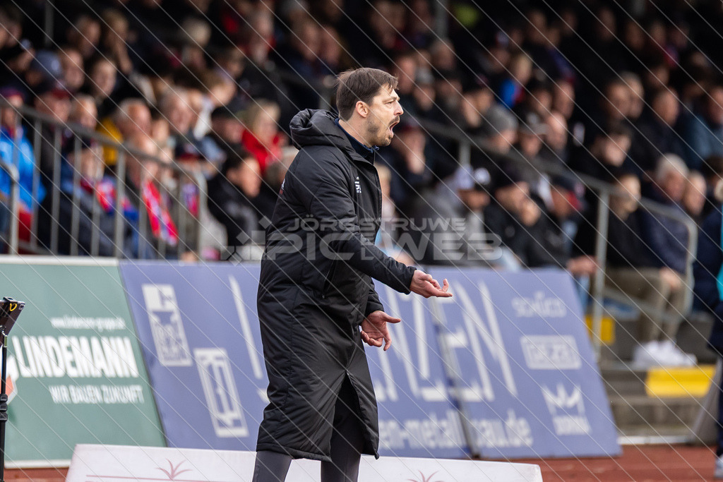 20251031_Picselweb-Fotografie_1R3_1598 | Björn Lindemann (Trainer, SSV Jeddeloh II) - Realisiert mit Pictrs.com