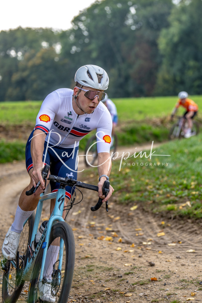 Ralf Eppink Photography 20251012_DSC02917 | Sportfotografie, Eventfotografie, Porträtfotografie, Radsport Fotograf, Triathlon Fotograf, Düsseldorf Fotograf, Köln Fotograf, Actionfotografie, Teamfotografie, Peoplefotografie, Business Portraits, Veranstaltungsfotografie, Reportagefotografie - Realisiert mit Pictrs.com