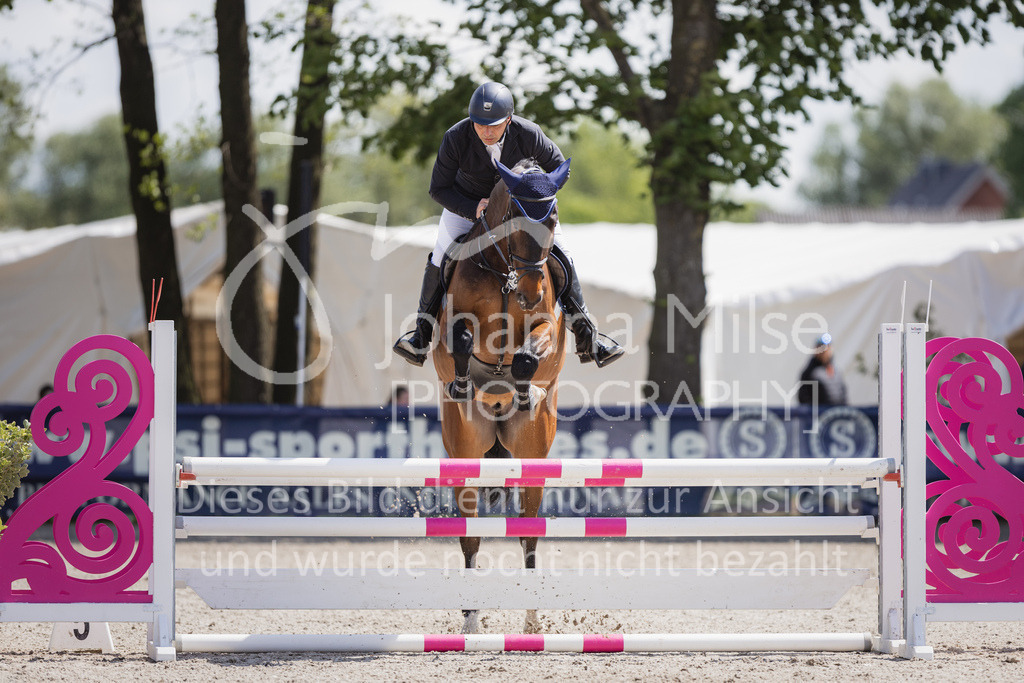 230516_Mühlen_03SprPf-A-378 | Deine schönsten Turniermomente als professionelle Fotos! Entdecke hochwertige Pferdesport-Fotografie im Online-Shop. Jetzt Fotos finden & bestellen!