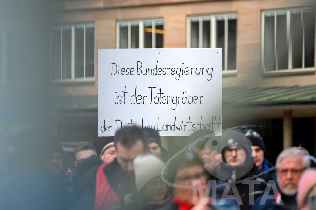 _DWA4600 | Bauerndemo gegen Agrarpolitik der Bundesregierung  auf dem Straße Obstmarkt und Hauptmarkt . Nürnberg, 08.01.2024 - Realisiert mit Pictrs.com