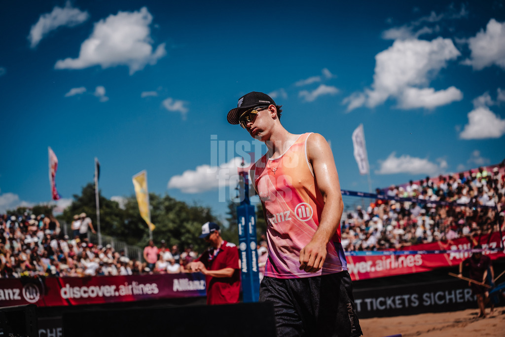 Beachvolleyball | Männer | Allianz German Beach Tour 2025 | Tourstop München | 13.07.2025 | Tristan Fröbel ist enttäuscht