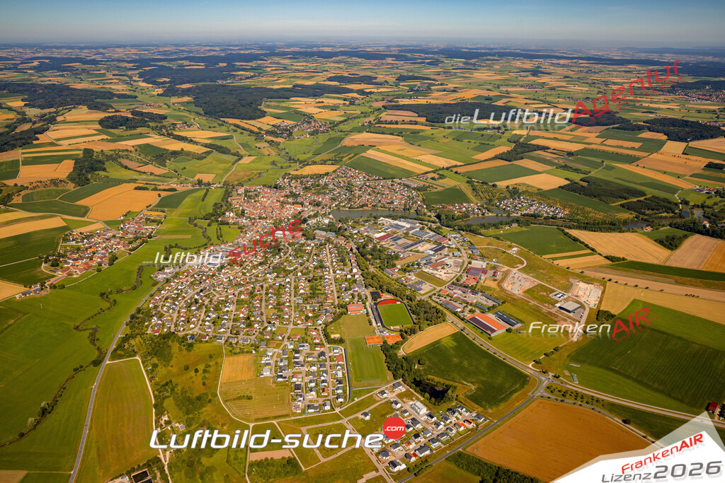Das Luftbild zeigt :  Leutershausen - Die Luftaufnahme wurde 2024 vom UL-Flugzeug aus erstellt ( keine Drohne ) - Hochauflösende Luftaufnahme - Für grossformatige Ausdrucke geeignet. Die Geschenkidee !Mit Lizenz und Bildrechte bestellbar