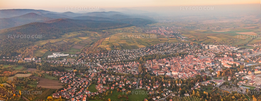 Aerial view: Panorama of the town from the south in Wissembourg in the state Bas-Rhin, France. – Photo: IMG_54264-Bearbeitet.jpg taken on 10/21/2012 by Werner Riehm/FLY-FOTO.com – Resolution of the original: 8112 x 3140 px
