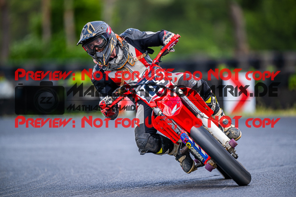 MaZZes_FotoMatrix_220528_1530 | Fotograf Mathias Schmid
Sportfotograf,
Eventfotograf,
Hochzeitsfotograf,
Portraitfotograf