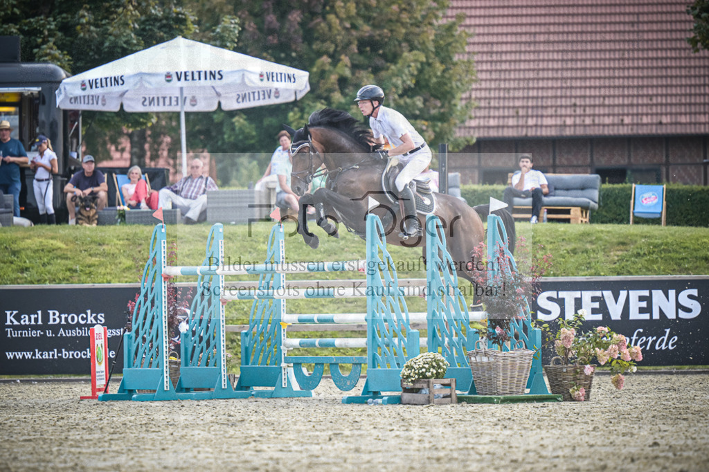 DOS_3711 | Entdecke hochwertige Reitturnierfotos von Foto Oger. Professionell, emotional und authentisch – jetzt Lieblingsmomente im Shop bestellen.Deutschlandweite Turnierfotografie. - Realisiert mit Pictrs.com