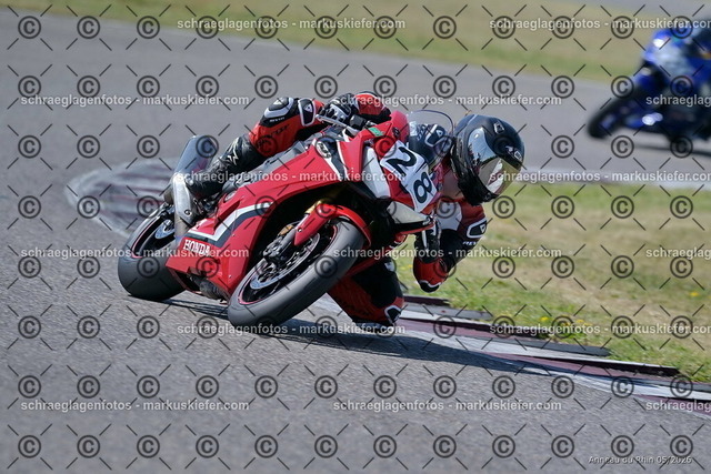 26BT02-0935 | markuskiefer.com - Realisiert mit Pictrs.com