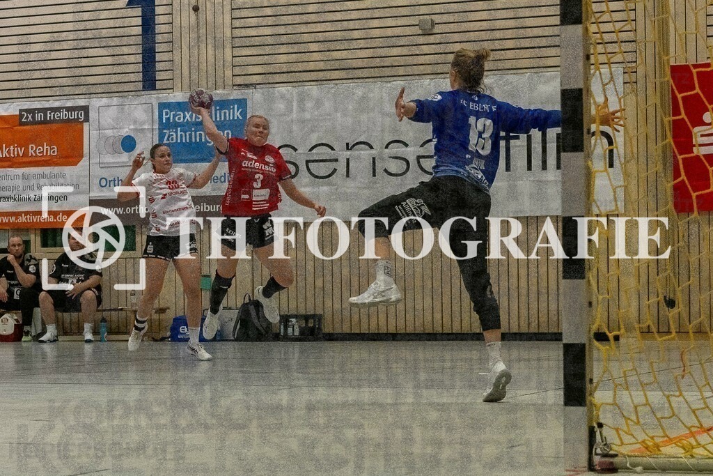 DEU, HSG Freiburg - TG Nuertingen, Handball, 2. Handball-Bundesliga, Saison 2023/2024, 04. Spieltag, Saison 2023/2024, 07.10.2023 | Hannah Person (HSG Freiburg, #03) beim Wurf auf das Tor von Christine Foth (TG Nuertingen, #13)

DEU, HSG Freiburg - TG Nuertingen, Handball, 2. Handball-Bundesliga, Saison 2023/2024, 04. Spieltag, Saison 2023/2024, 07.10.2023

Foto: Eibner-Pressefoto/Thomas Hess