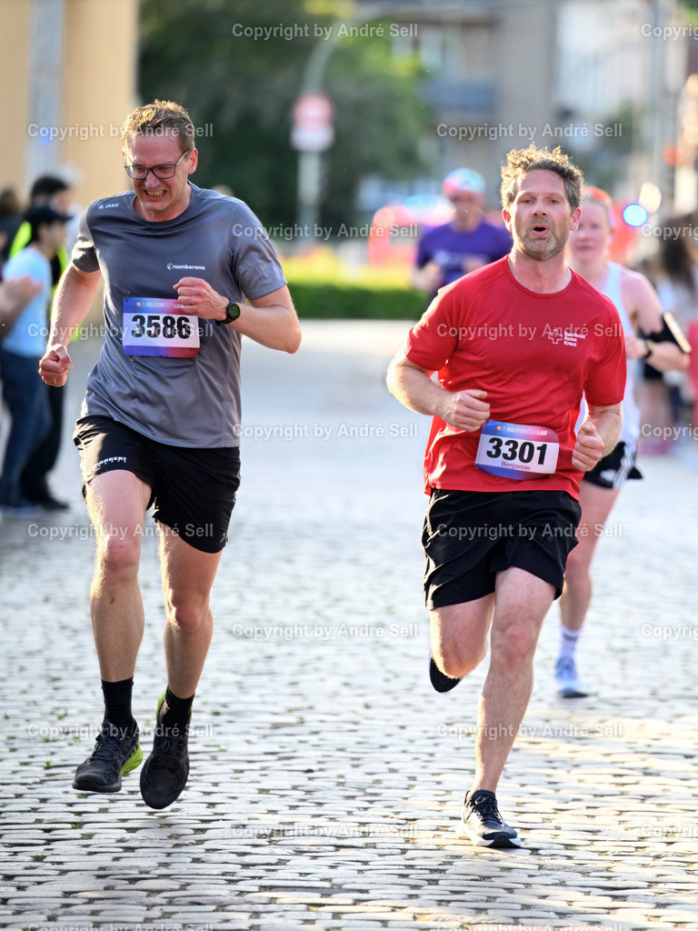 20250613_9992 | TRAUTMANN Philipp (Markert Group) &amp; GRÖBLBAUER Benjamin (DRK Neumünster Die poweR Kollegen) / 10 km Bäcker Andresen-Lauf / Holstenköstenlauf 2025 / Kleinflecken / 24534 Neumünster / 13.06.25 - Realisiert mit Pictrs.com