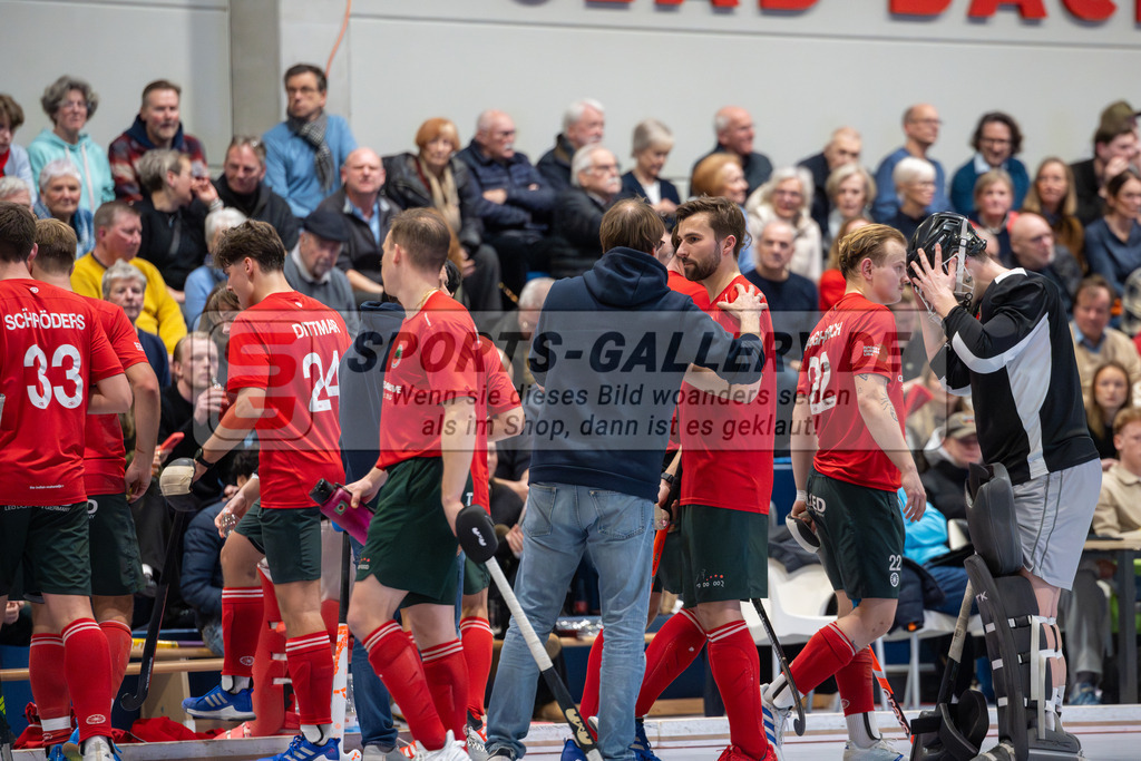 SFE_20260131_0168 | Mönchengladbach, Deutschland, 31.01.26: Hallenhockey 1. Bundesliga Herren Playoff zwischen Crefelder HTC - UHC Hamburg im GHTC Halle am 31.01.2026 in Mönchengladbach, Deutschland. (Foto von Stephan Fehrmann)Mönchengladbach, Germany, 31.01.26: Hallenhockey 1. Bundesliga Herren Playoff between Crefelder HTC - UHC Hamburg in GHTC Halle at 31.01.2026 in Mönchengladbach, Deutschland. (Foto from Stephan Fehrmann)