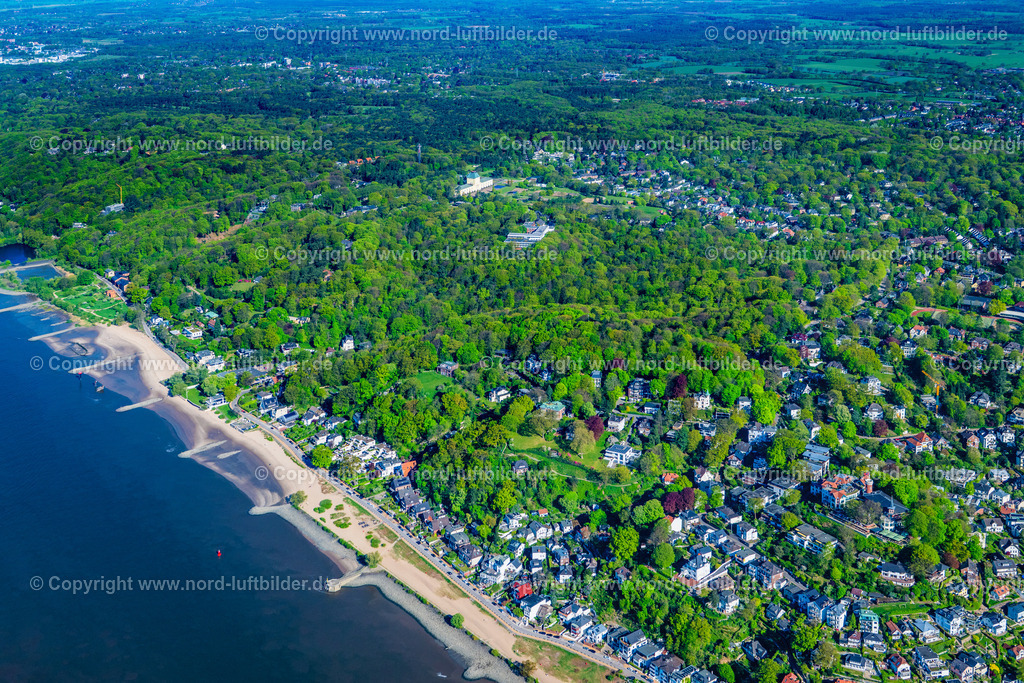 Hamburg_Blankenese_Waseberg_ELS_1181270425 | HAMBURG 27.04.2025 Innenstadtbereich im Stadtgebiet am Ufer der Elbe an der Straße Strandweg im Ortsteil Blankenese in Hamburg, Deutschland. // Cityscape of the district on the banks of the Elbe on street Strandweg in the district Blankenese in Hamburg, Germany. Foto: Martin Elsen