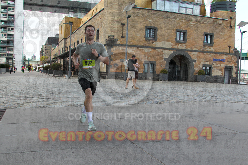 250920_1507_EV4_8100 | Sportfotografie im Rhein-Sieg Kreis, Köln, Bonn, NRW, Rheinland Pfalz, Hessen, etc. Unser Tätigkeitsfeld umfasst den Laufsport vom Volkslauf über den Marathon, Duathlon, Triathon bis zum Ultralauf wie Kölnpfad Ultra oder Schindertrail.