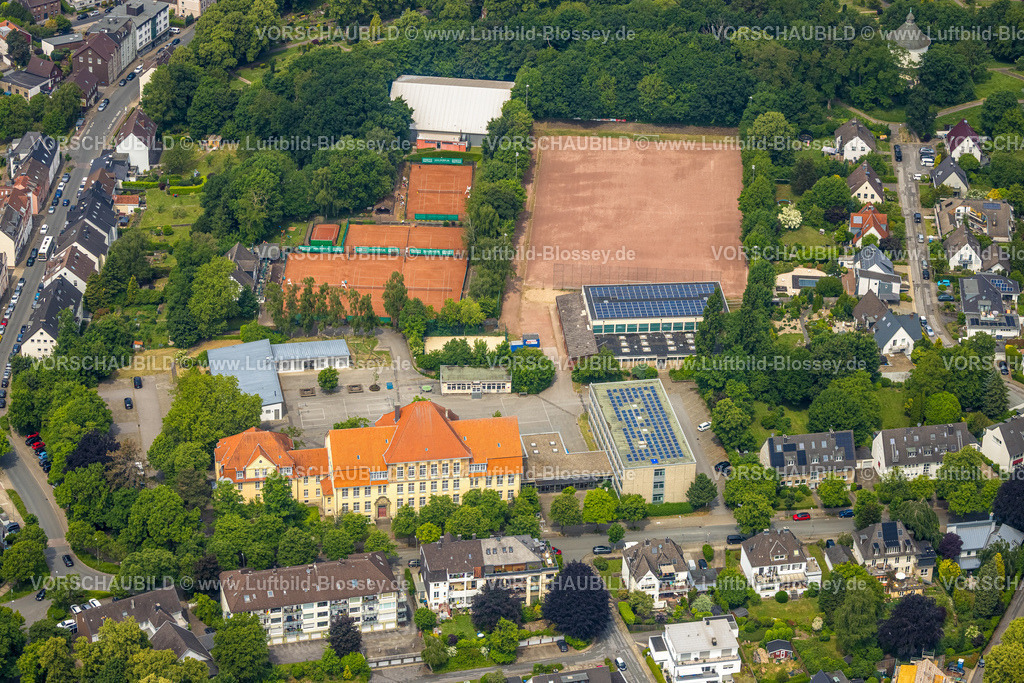 Hattingen250516888 | Luftbild, Gymnasium Waldstraße mit Schulhof, Sporthalle mit Solarpaneelen,  Sportplatz und Tennisplätze TG Rot-Weiss Hattingen e.V., Hattingen, Ruhrgebiet, Nordrhein-Westfalen, Deutschland