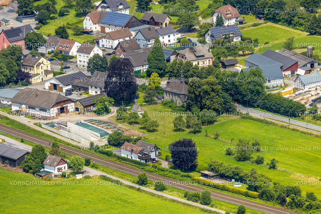 Arnsberg240708151 | Luftbild, St. Joseph Kapelle, Kirche Im Rohrbruch, Wohngebiet und Wiesenfläche, Uentrop, Arnsberg, Sauerland, Nordrhein-Westfalen, Deutschland