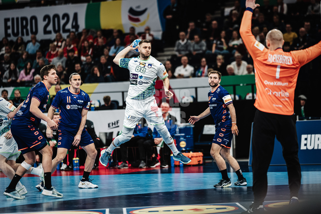 Handball | Herren | EHF EURO 2024 | European Championshop Men 2024 Final Tournament | Slowenien vs. Niederlande | 21.01.2024 | Aleks Vlah (#88, Slowenien, SLO) wirft aufs Tor