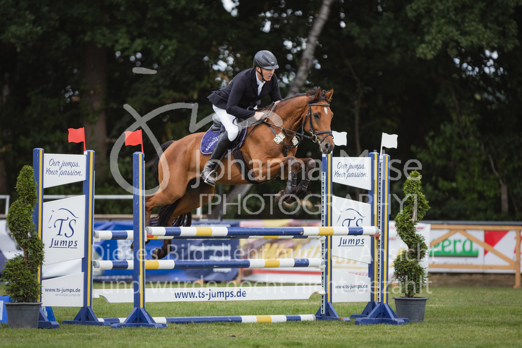 220715_LC_SprPfL1-217 | Deine schönsten Turniermomente als professionelle Fotos! Entdecke hochwertige Pferdesport-Fotografie im Online-Shop. Jetzt Fotos finden & bestellen!