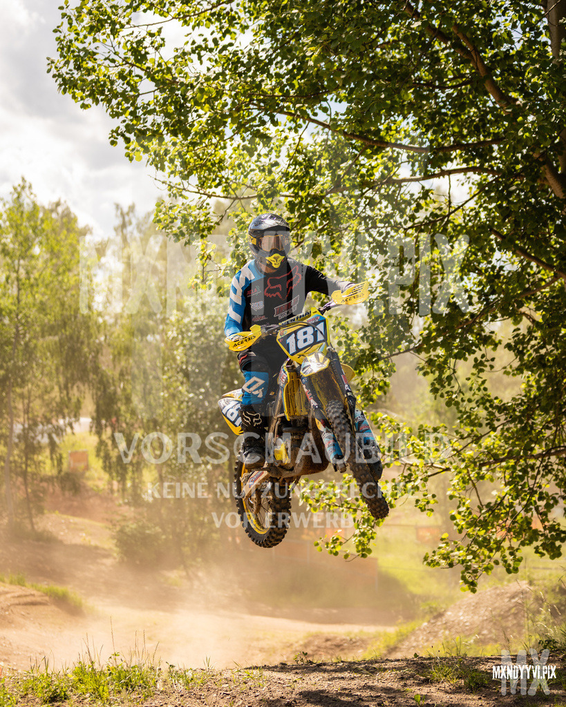 866A1095 | mxndyyvipix