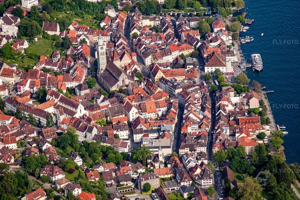 Luftbild: Überlinger Altstadt mit St. Nikolaus Münster und Seepromenade in Überlingen im Bundesland Baden-Württemberg in Deutschland. Foto: IMG_57502.jpg vom 08.06.2013 durch Werner Riehm/FLY-FOTO.de