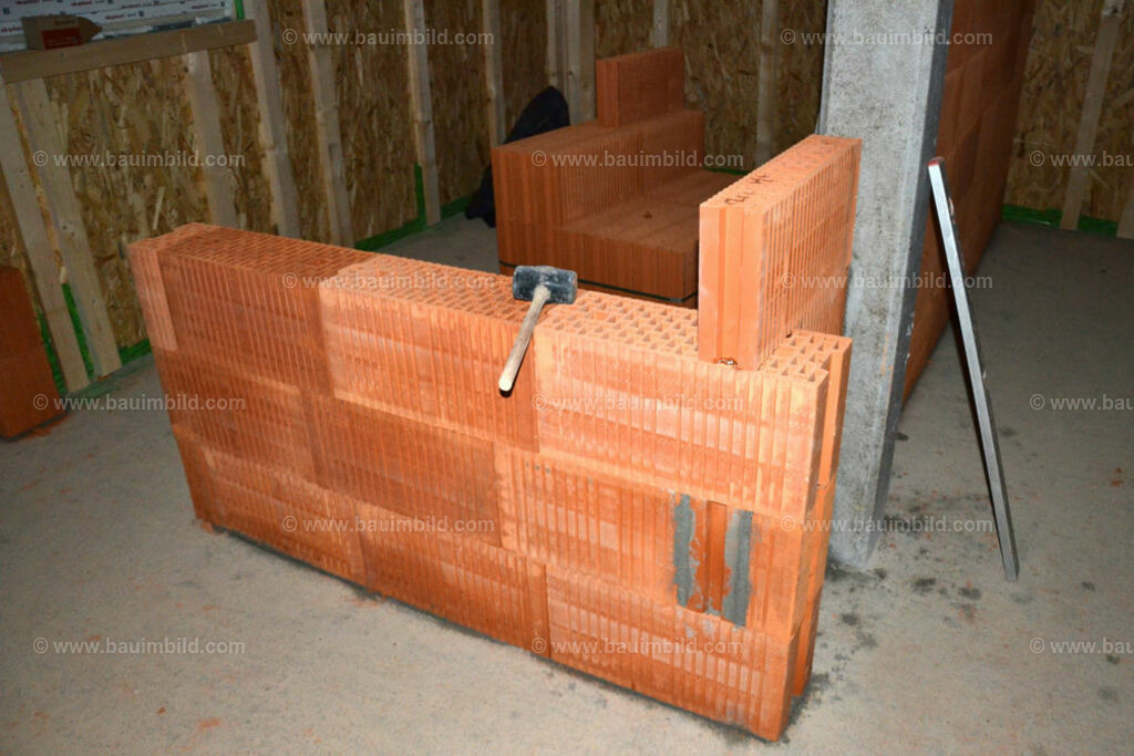 bib-lg07-mauerarbeiten-0231 | Nach LV-Leistungsgruppen sortierte Detailfotos über den Bau eines Hauses. Alle Hausbau-Bilder direkt vom Urheber und Autor der Website Haus-Selber-Bauen.com
