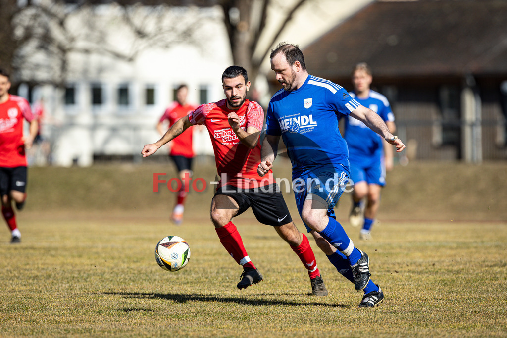 TSV Peißenberg gegen SV Eurasburg-Beuerberg | Fußball Kreisliga Herren Oberbayern Zugspitze Gruppe 1 2025/26, TSV Peißenberg gegen SV Eurasburg-Beuerberg, 20250309,Zweikampf,2025-03-09 in Peißenberg (Sportpark Peißenberg), Dennis MULAJ (TSV Peißenberg 9), Florian HARTMANN (SVEB 13)Copyright: WolfgangxLindner www.foto-lindner.de