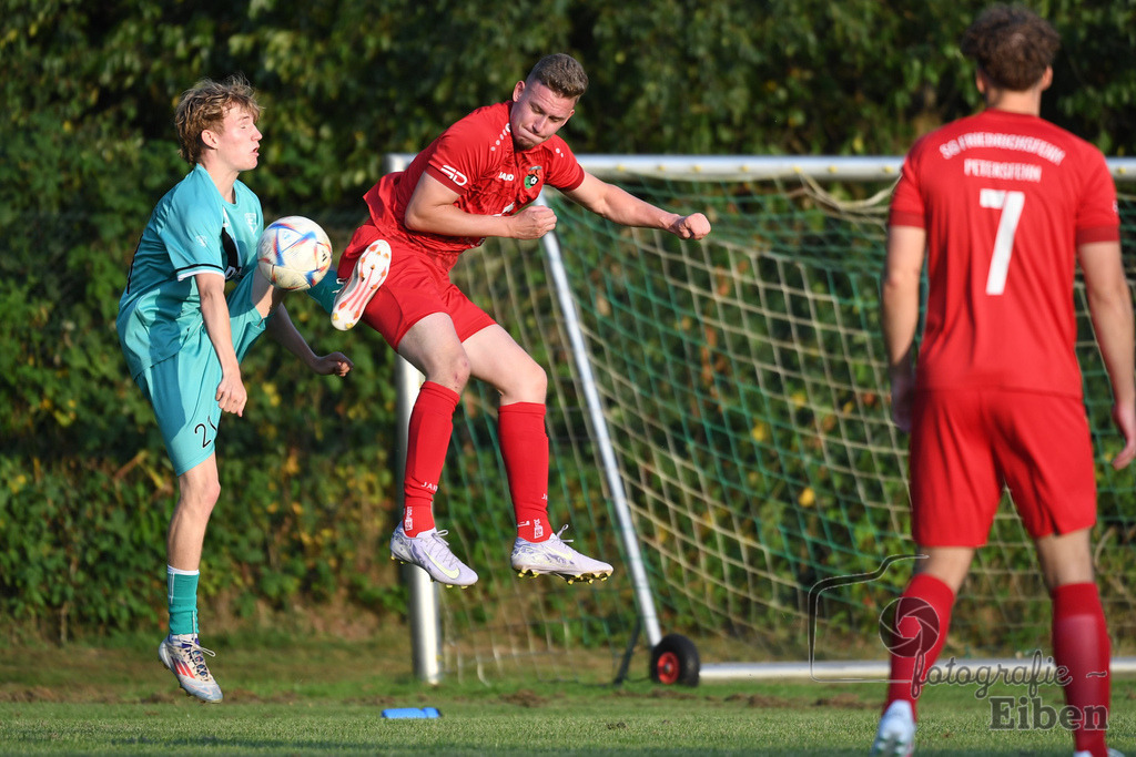 TuS Eversten-SG FriPe | Herren Kreisliga; TuS Eversten (mint)-SG FriPe (rot) am 15.08.2025 in Oldenburg (Sportanlage TuS Eversten), Photo: Philip Eiben 2025 - Realisiert mit Pictrs.com