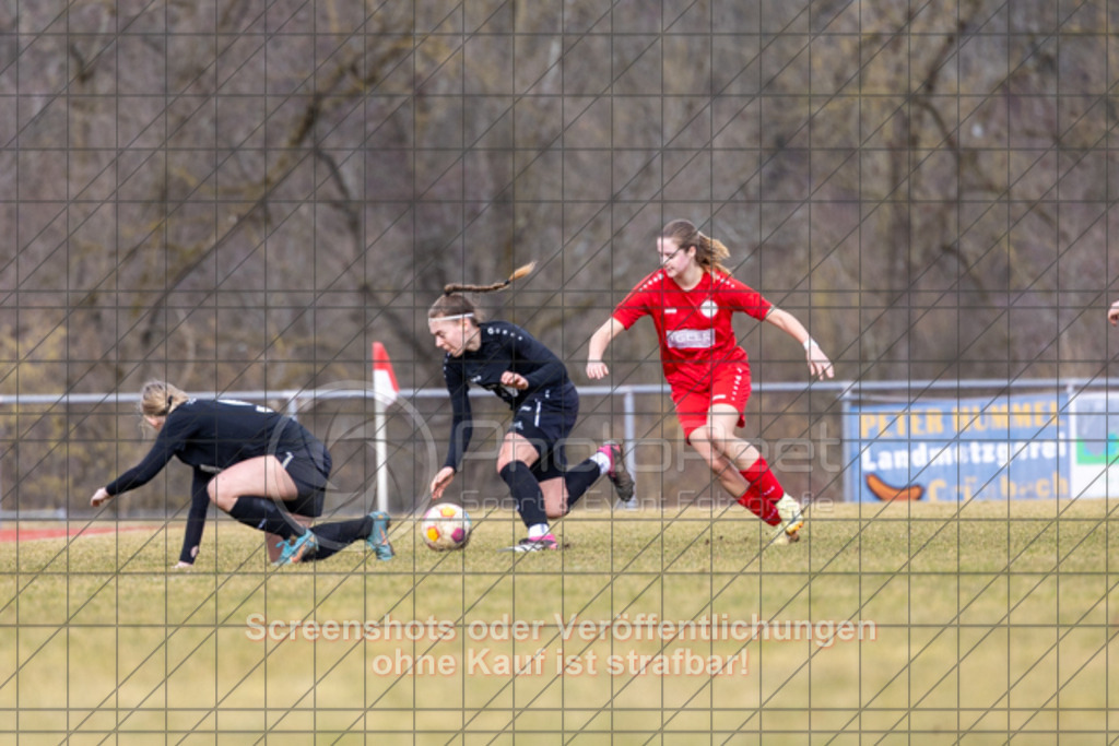 20250223_132646_0163 | #,1.FC Donzdorf (rot) vs. TSV Tettnang (schwarz), Fussball, Frauen-WFV-Pokal Achtelfinale, Saison 2024/2025, Rasenplatz Lautertal Stadion, Süßener Straße 16, 73072 Donzdorf, 23.02.2025 - 13:00 Uhr,Foto: PhotoPeet-Sportfotografie/Peter Harich