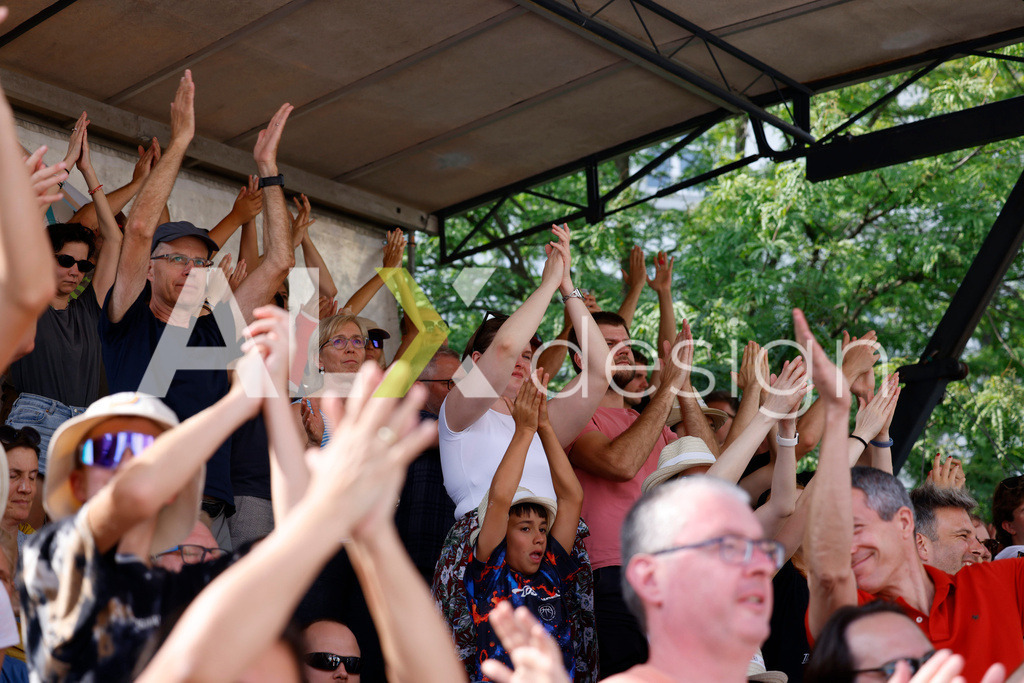 Obi BeachTour 2026 - Basel | BASEL, SWITZERLAND - JULY 19: Fans during the Obi BeachTour 2026 match between DILLIER / FLÜCKIGER (SUI) and BREER / KÄLIN (SUI) at Barfüsserplatz on July 19, 2026 in Basel, Switzerland. - Realisiert mit Pictrs.com