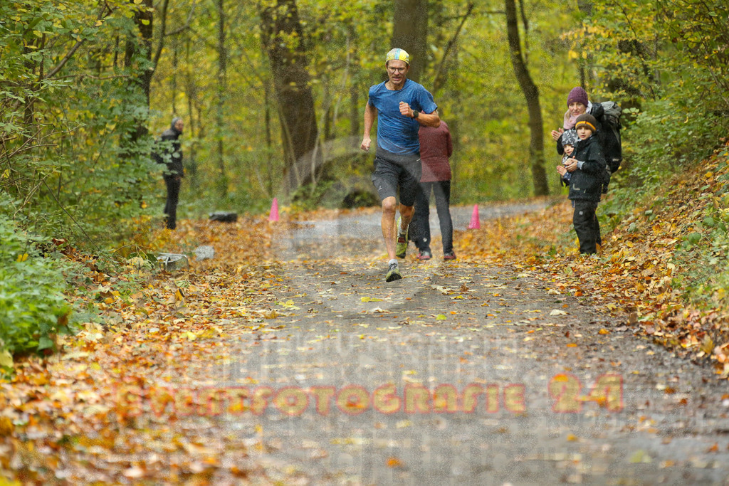 251026_1151_EX1_9732 | Sportfotografie im Rhein-Sieg Kreis, Köln, Bonn, NRW, Rheinland Pfalz, Hessen, etc. Unser Tätigkeitsfeld umfasst den Laufsport vom Volkslauf über den Marathon, Duathlon, Triathon bis zum Ultralauf wie Kölnpfad Ultra oder Schindertrail.