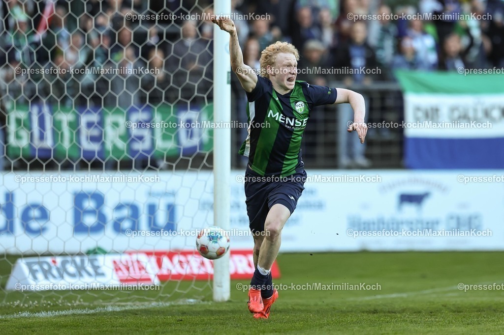 xKWIx24042601022 | 2026.04.24, xkwix, Fußball, Regionalliga West, FC Gütersloh -  Sportfreunde Lotte, Heidewaldstadion, 31.Spieltag, Saison 2025 / 2026: Torjubel beim Tor zum 1:0 durch Niklas Frese (FC Gütersloh #35)  DFB regulations prohibit any use of photographs as image sequences and or quasi-video. Photo: xKamilxWilkowskixPressefotoKochx