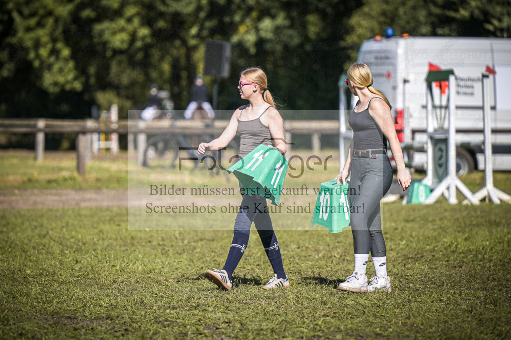 DOS_0018 | Entdecke hochwertige Reitturnierfotos von Foto Oger. Professionell, emotional und authentisch – jetzt Lieblingsmomente im Shop bestellen.Deutschlandweite Turnierfotografie. - Realisiert mit Pictrs.com