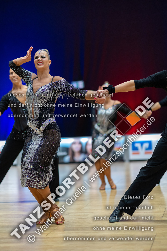 20230115-00111 | Hier finden Sie Tanz Bilder vom Latein und Standard Formationen tanzen. Sportbilder vom Tanzsport. Schöne Fotos und von Weltmeisterschaft, Europameisterschaft, Bundesliga, Regionalliga, Oberliga und Landesliga sowie von GOC Stuttgart, DanceComp, WM Bremen