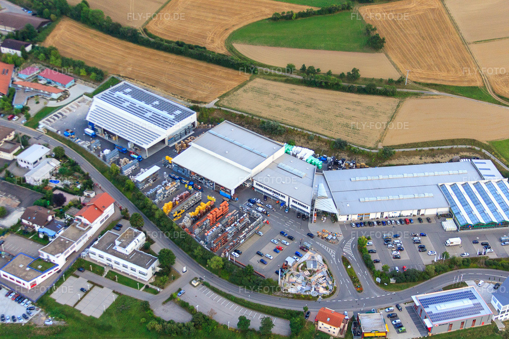 Luftbild: Kömpf Bauzentrum GmbH in Calw im Bundesland Baden-Württemberg in Deutschland. – Foto: IMG_52427.jpg vom 23.08.2012 durch Werner Riehm/FLY-FOTO.de – Auflösung des Originals: 4752 x 3168 px – Kömpf Baustoffhandel GmbH