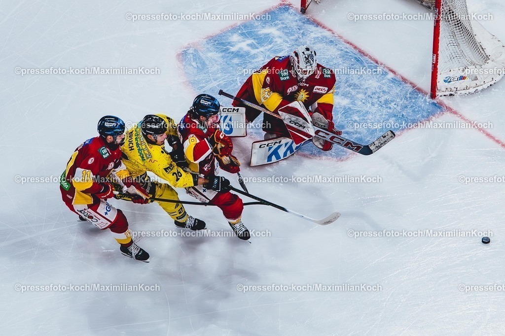 xKKUx13022601038 | 13.02.2026, xkkux, Eishockey, DEL2, Düsseldorfer EG - Krefeld Pinguine, PSD Bank Dome Düsseldorf: Eindrücke um das Revierderby zwischen den Rivalen aus Krefeld und der DEG. 