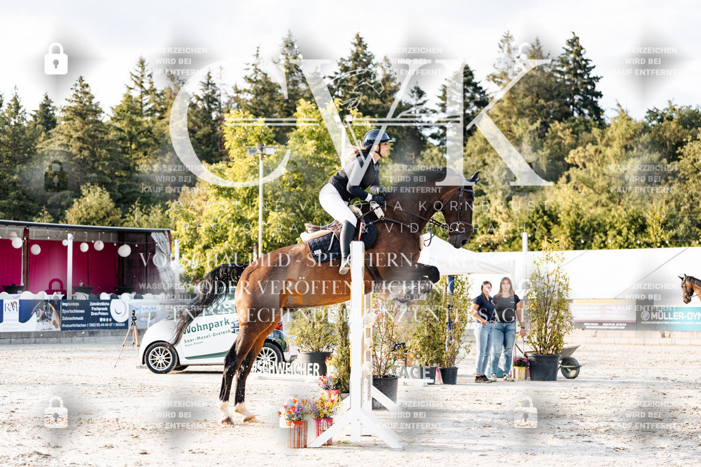 CK903499 | Turnierfotografie Pferdefotografie Trier Rheinland-Pfalz Pferdesport Reitsport Tierfotografie Sportfotografie Pferdevideo Pferdevideografie Equestrianvideography equestrianphotography  - Realisiert mit Pictrs.com