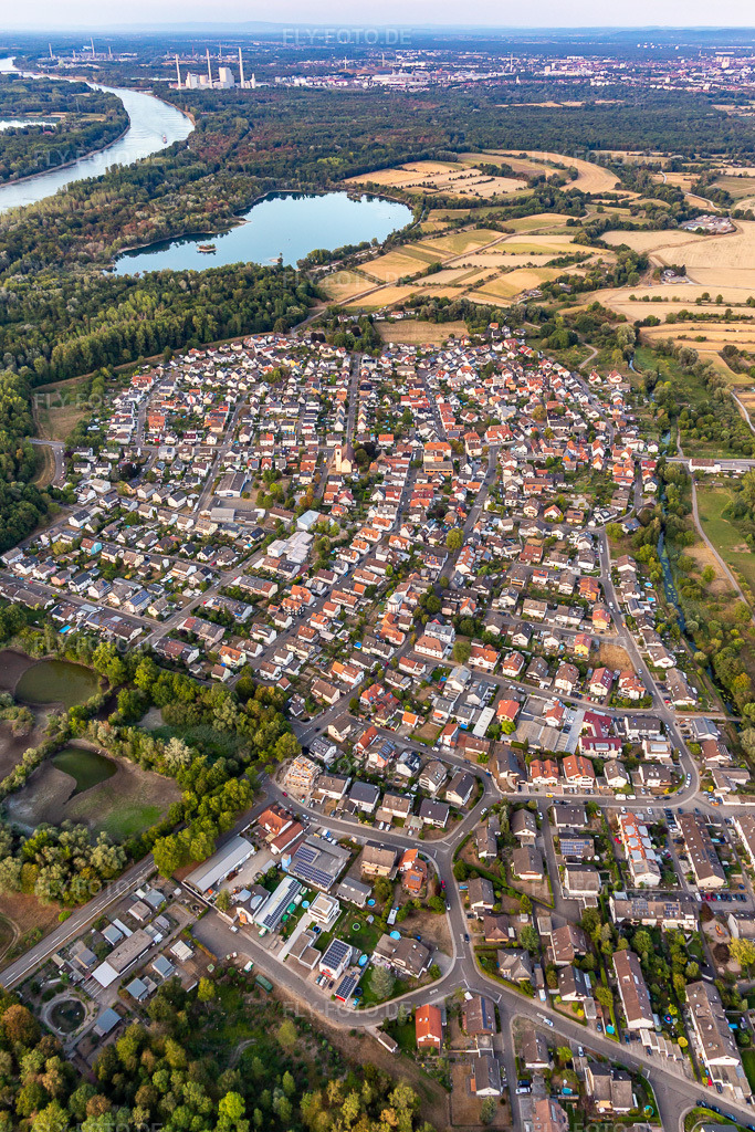 Luftbild: Neuburgweier im Ortsteil Neuburgweier in Rheinstetten im Bundesland Baden-Württemberg in Deutschland. Foto: IMG_134050.jpg vom 21.08.2022 durch Werner Riehm/FLY-FOTO.derheinstetten.de