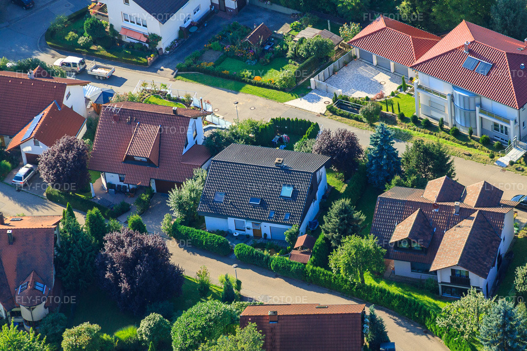 Luftbild: Winzerstr im Ortsteil Ellmendingen in Keltern im Bundesland Baden-Württemberg in Deutschland. Foto: IMG_32470.jpg vom 21.08.2010 durch Werner Riehm/FLY-FOTO.de