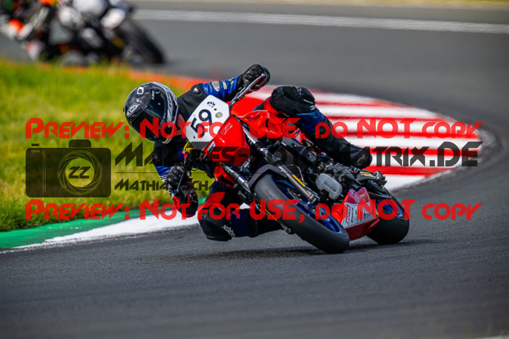 MaZZes_FotoMatrix_220522_4952 | Fotograf Mathias Schmid
Sportfotograf,
Eventfotograf,
Hochzeitsfotograf,
Portraitfotograf