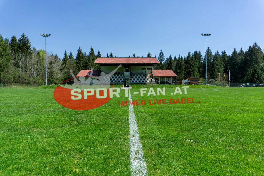 Portugal  U15 -Czech Republic U15 | Tribüne ; Portugal  U15 -Czech Republic U15 am 29.04.2022 in Arnoldstein
(Sportplatz), AUSTRIA, (Photo by Ernst Krawagner sport-fan.at) - Realisiert mit Pictrs.com