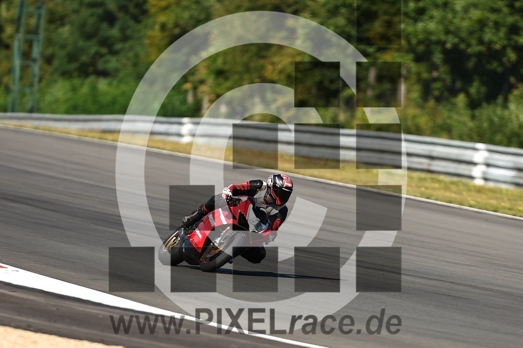 0089-20250829_00277 | Schöne Erinnerungen an spannende Momente - das festzuhalten ist unser Job. PIXELrace.de ist seit 2003 auf den Rennstrecken Europas unterwegs um die Action draußen beim Fahren und die wunderbare Stimmung imm Fahrerlager für euch einzufangen.