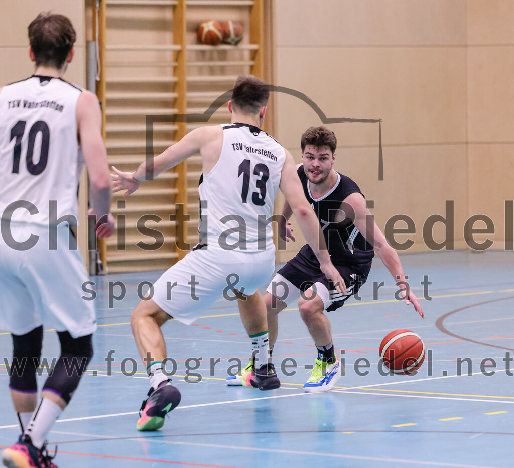 2026-01-31_087_TSV_Vaterstetten_gegen_TS_Herzogenaurach | Vaterstetten, Deutschland, 31.01.2026:Basketball, 2. Regionalliga Süd 2025 / 2026, 14. Spieltag, TSV Vaterstetten gegen TS Herzogenaurach, Endergebnis: 71:70Finn Liebig (TSV Vaterstetten, #10), K. Huber (TSV Vaterstetten, #13)Foto: Christian Riedel / fotografie-riedel.net