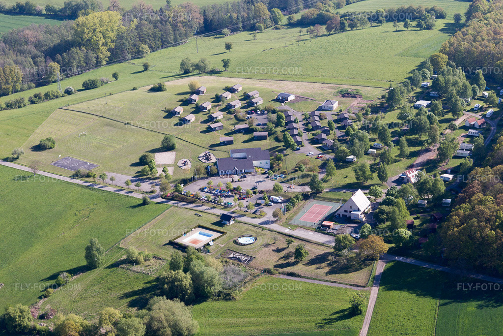 Aerial view: View of the town in Zinswiller in the state Bas-Rhin, France.Photo: IMG_099487.jpg taken on 04/30/2017 by Werner Riehm/FLY-FOTO.comResolution of the original: 5472 x 3648 px