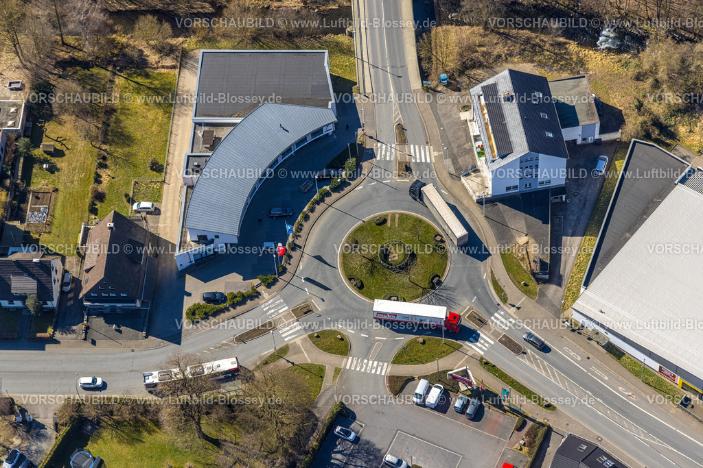 Sundern250304501 | Luftbild, Kreisverkehr Hachener Straße, Volksbank Gebäude, Hachen, Sundern, Sauerland, Nordrhein-Westfalen, Deutschland