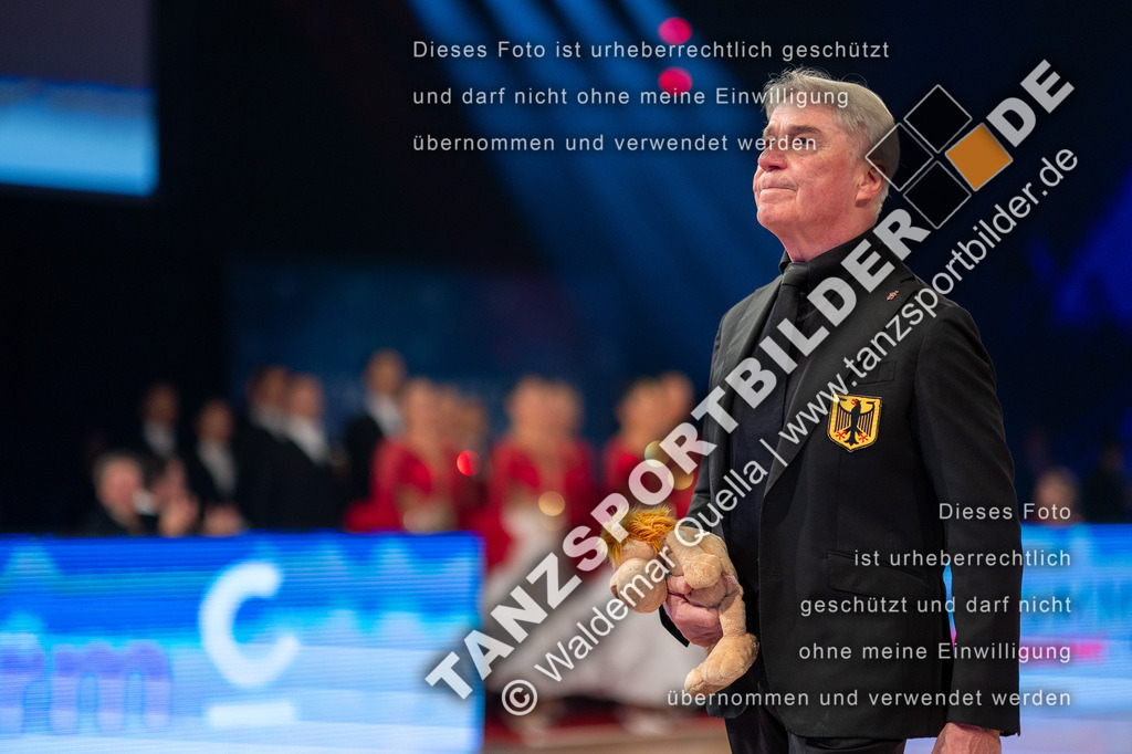20251206-01138 | Hier finden Sie Tanz Bilder vom Latein und Standard Formationen tanzen. Sportbilder vom Tanzsport. Schöne Fotos und von Weltmeisterschaft, Europameisterschaft, Bundesliga, Regionalliga, Oberliga und Landesliga sowie von GOC Stuttgart, DanceComp, WM Bremen