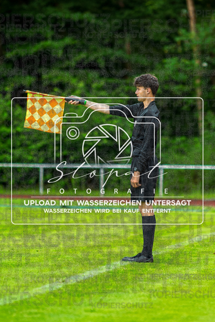 Landesliga Herren LG - TV Jahn Schneverdingen vs. MTV Eintracht Celle | Armin Maksutaj (Schiedsrichterassistent); Landesliga Herren LG - TV Jahn Schneverdingen vs. MTV Eintracht Celle am 06.06.2026 in Osterwaldstadion, Schneverdingen - Realisiert mit Pictrs.com