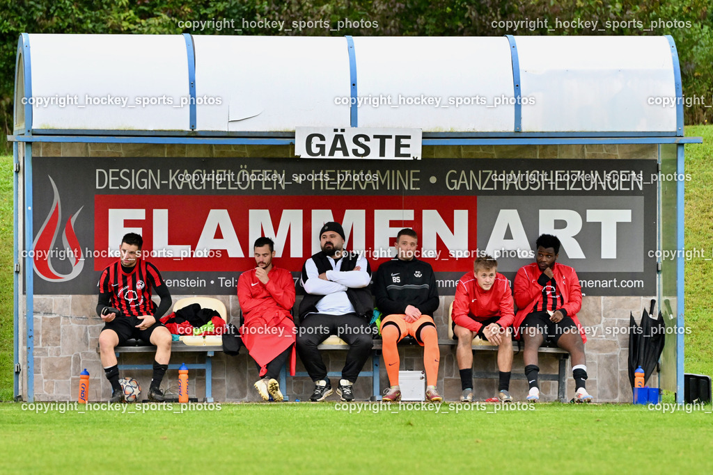 FC Faakersee vs. FC-WR Nussdorf Debant | Spielerbank FC WR Nussdorf, Headcoach FCWR Nussdorf Debant Sven Lovric,  FC Faakersee vs. FC-WR Nussdorf Debant, FC Faakersee vs. FC-WR Nussdorf Debant am 28.09.2024 in Finkenstein (Sportplatz Faakersee), Austria, (Photo by Bernd Stefan)